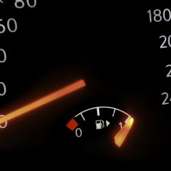 Prețurile mari la carburanți îi fac pe șoferi să conducă preventiv-img