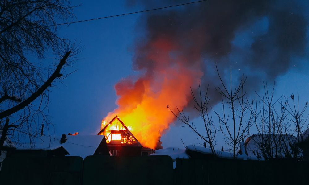 Despăgubiri record pentru incendii în locuințe. În România, 19 case iau foc zilnic